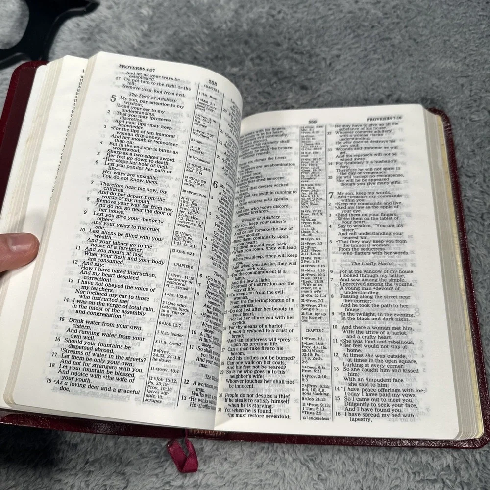 Nelson Slimline Reference Bible NKJV - Bonded Leather Teal 845 BG Excellent